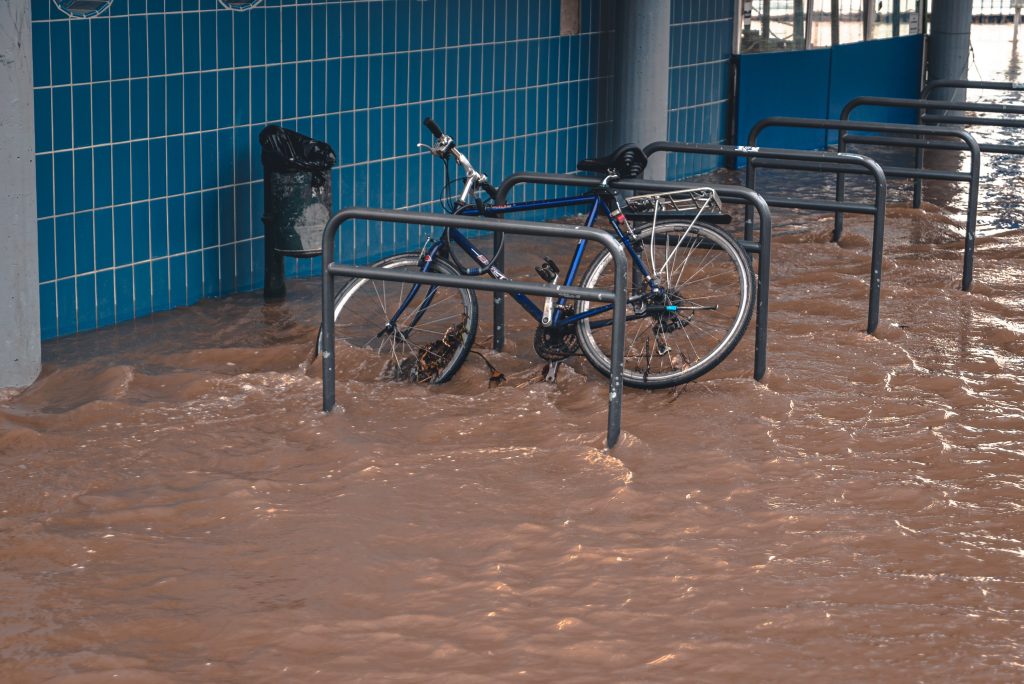 Precipitaciones extremas e inundaciones causadas por marea alta en Norteamérica